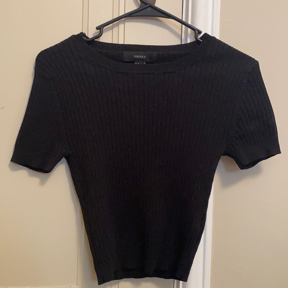 black crop tee